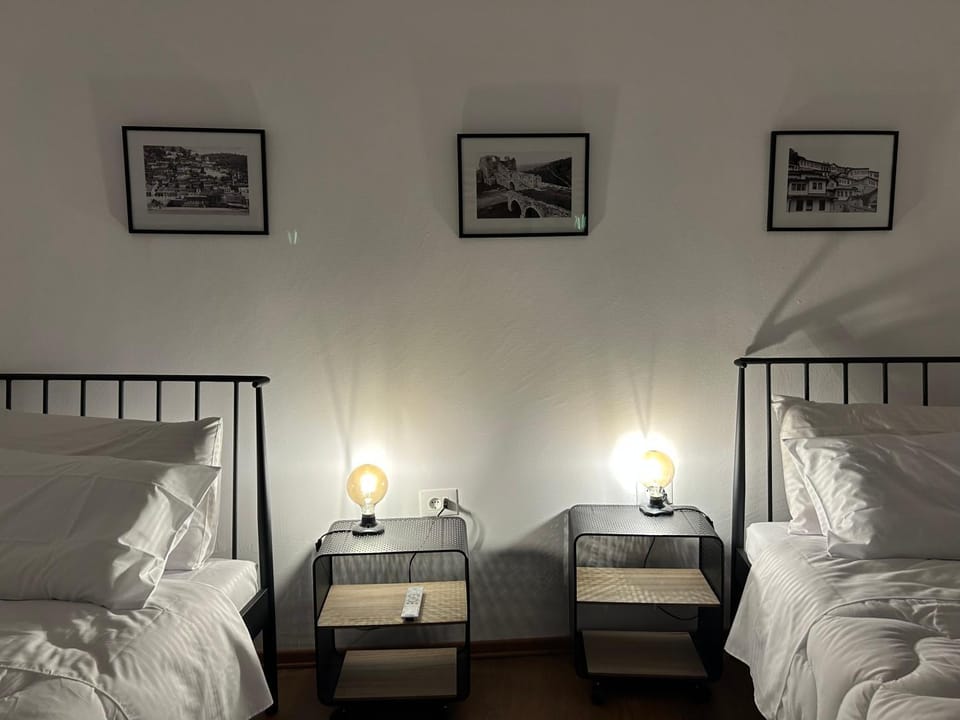 Bed, Photo of the whole room, Bedroom, air conditioner