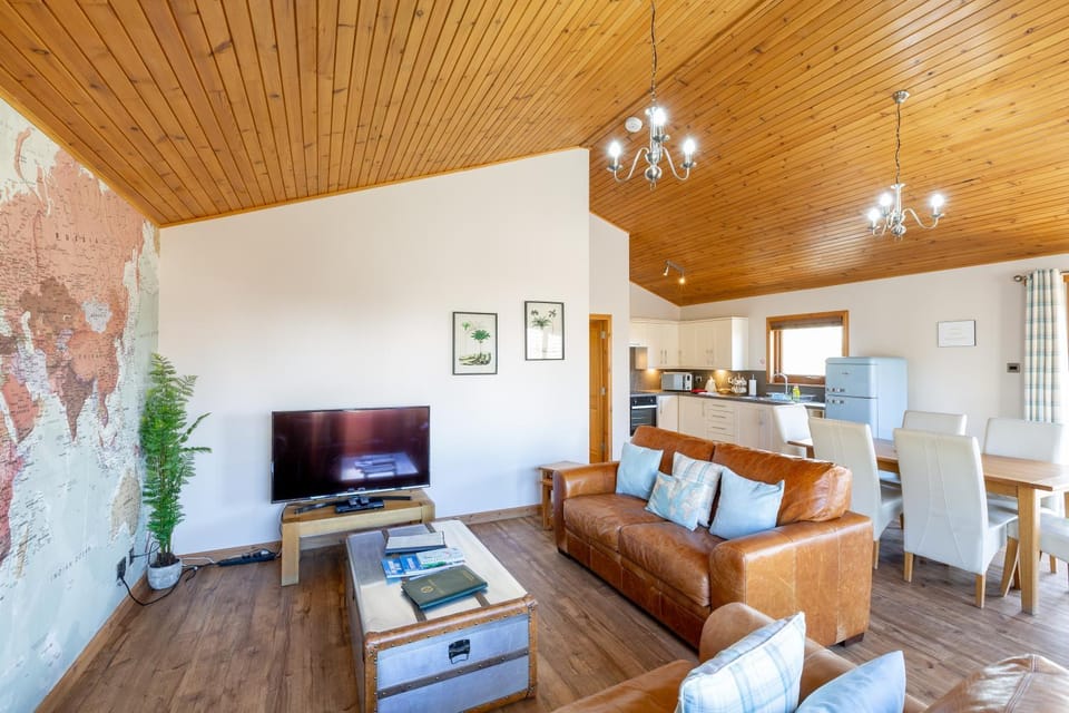 TV and multimedia, Kitchen or kitchenette, Living room, Dining area