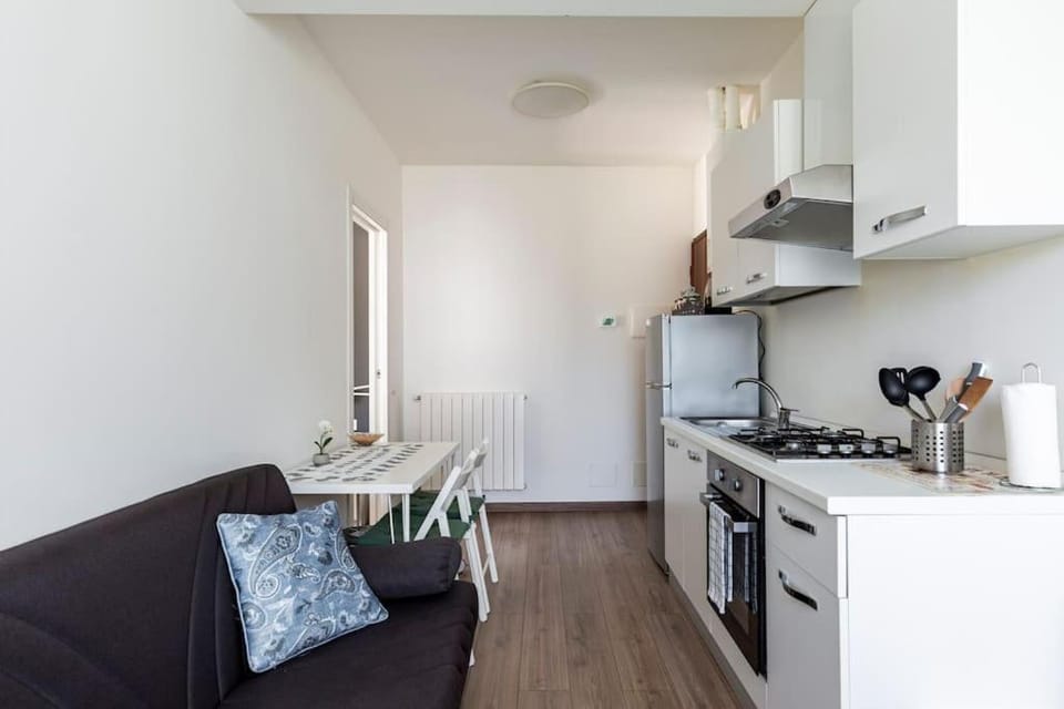 Kitchen or kitchenette, Dining area, pet friendly, stove