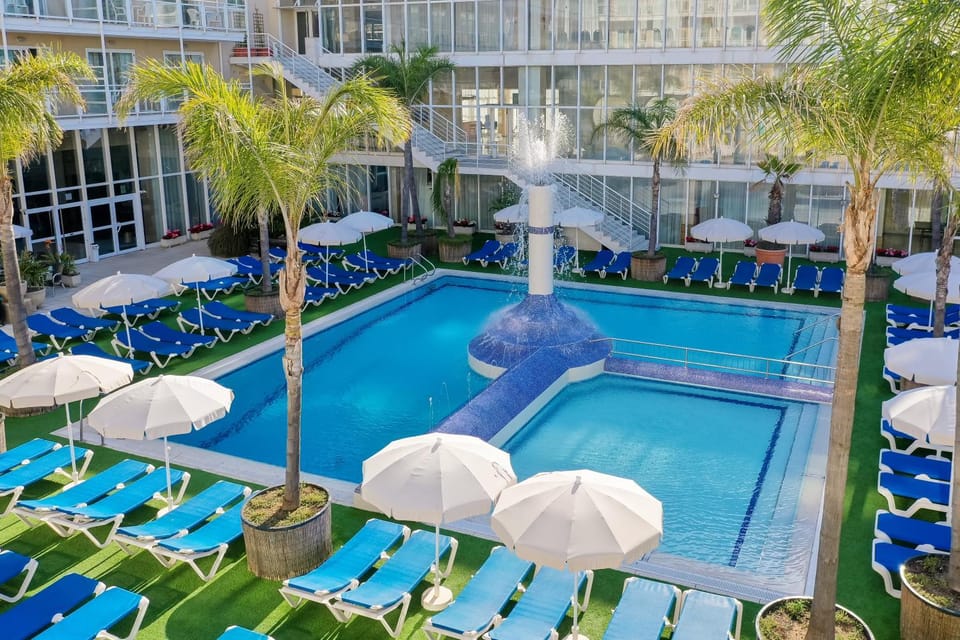 Pool view, Swimming pool, sunbed