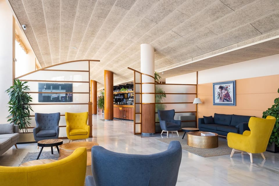 Property building, Facade/entrance, Lobby or reception