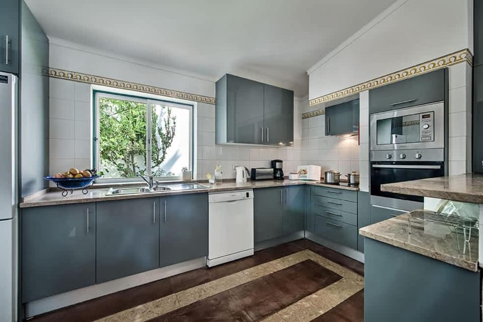 Villa Almanda - Spacious villa perfectly located between Albufeira Marina and the Old Town Villa in Guia