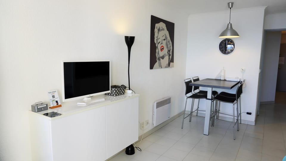 TV and multimedia, Kitchen or kitchenette, Dining area