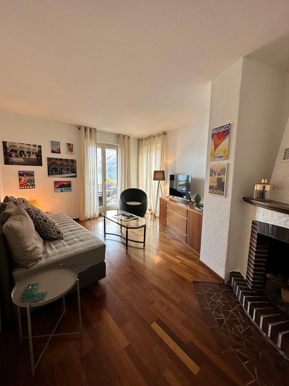 TV and multimedia, Balcony/Terrace, Living room, Seating area, Lake view, flat iron