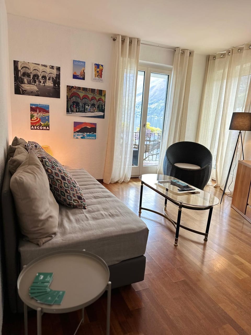 Balcony/Terrace, Living room, Seating area, Lake view, hair dresser