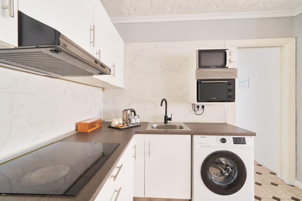 Kitchen or kitchenette, oven, stove, washing machine