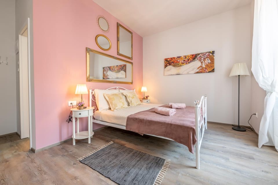 Old city Romantic studios 4 with FREE private parking Apartment in Pula