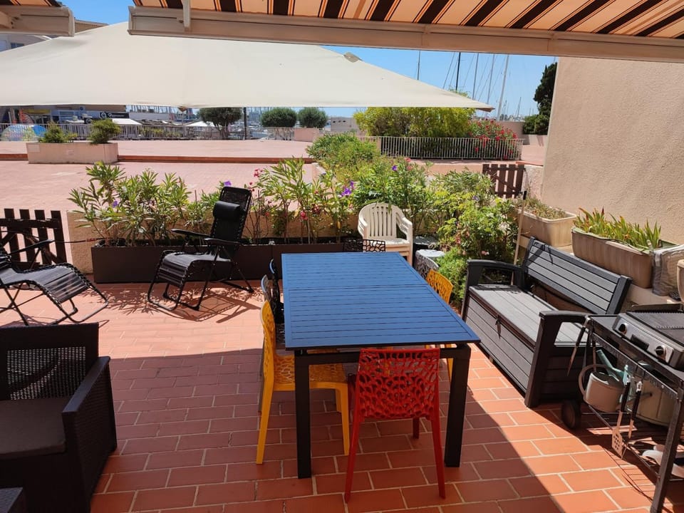 Magnifique appart neuf 6 pers CLIMATISE grande terrasse amenagee Apartment in Agde