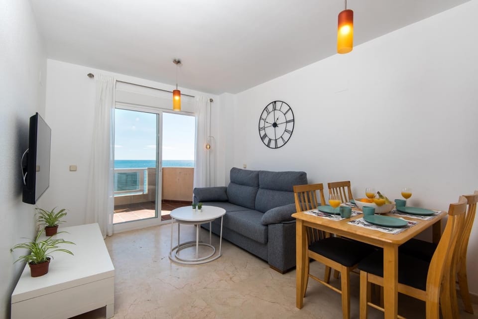 Communal lounge/ TV room, TV and multimedia, Dining area