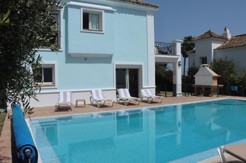 Swimming pool, Swimming pool