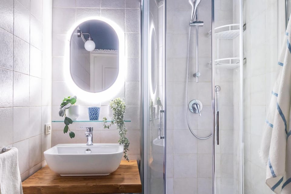 Shower, Bathroom, heating, towels