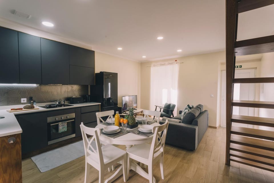 Kitchen or kitchenette, Living room, Seating area, Dining area, pet friendly, stove