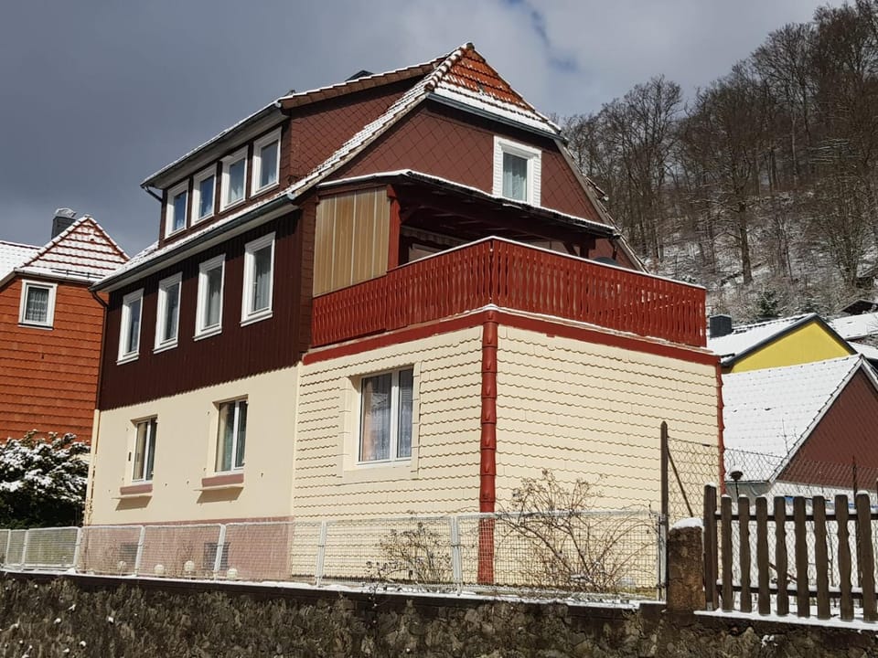 Property building, Day