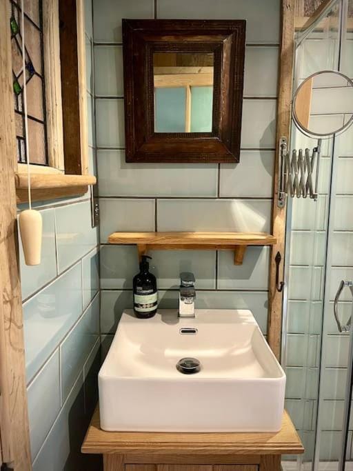 The Walnut Wagon in the heart of Mells. Apartment in Mendip District