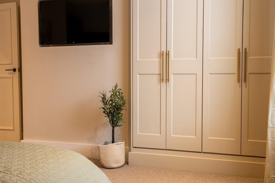 TV and multimedia, Bedroom, wardrobe