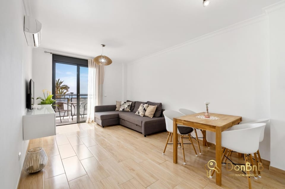 Cozy apartment with sea view and private parking in Fuengirola Apartment in Fuengirola