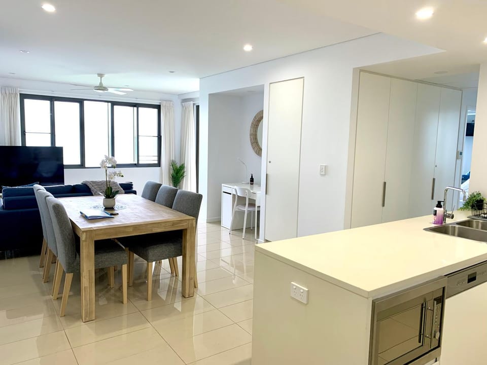 Kitchen or kitchenette, Living room, Dining area