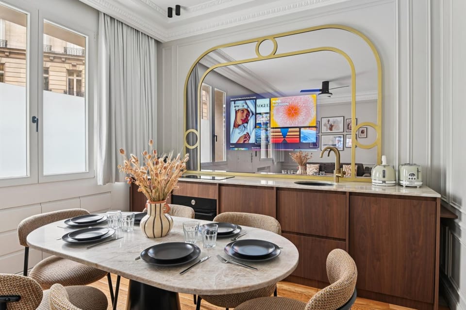 Interior Design - Apartment 6P-2BR - Tour Eiffel Apartment in Paris