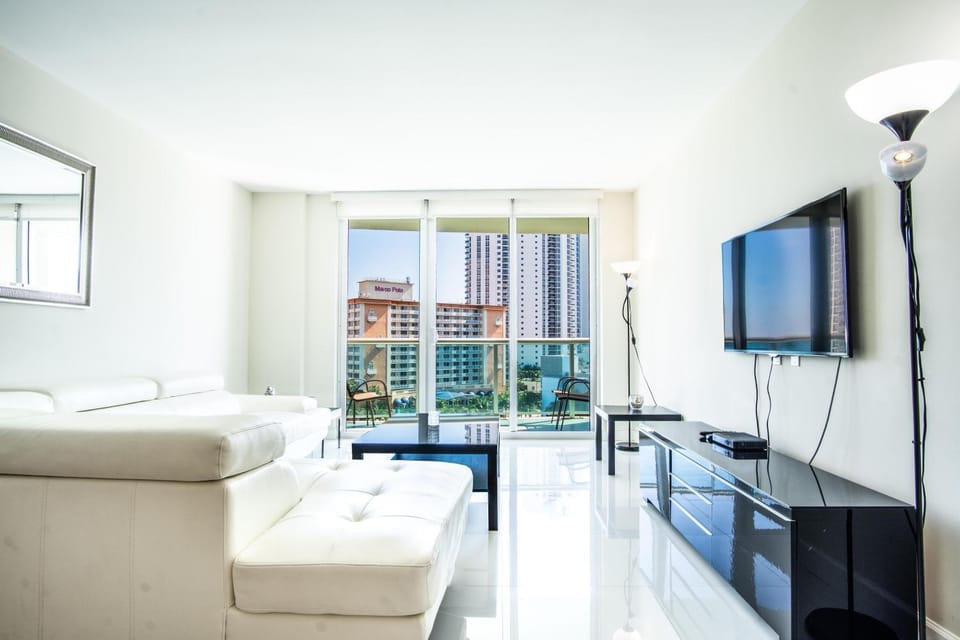 Ocean Reserve 927 House in Sunny Isles Beach