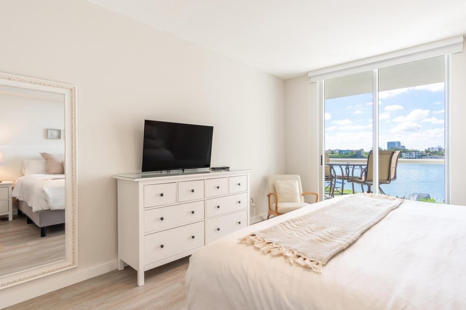 Golden Bay 402 House in Sunny Isles Beach