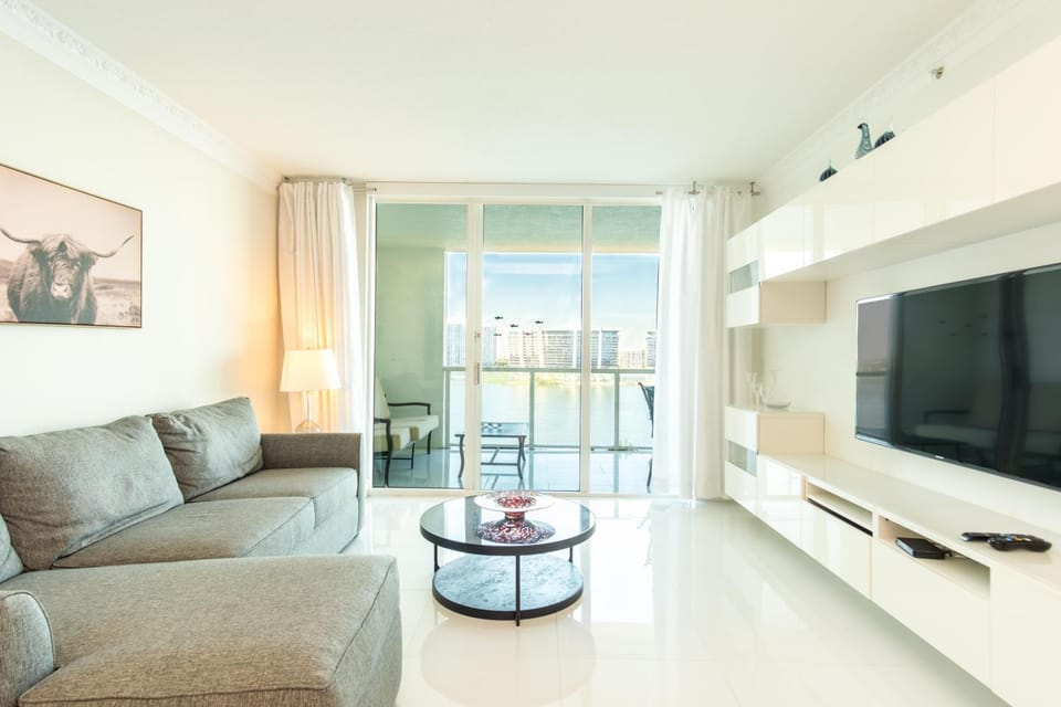 Marina Bay 1103 House in Sunny Isles Beach