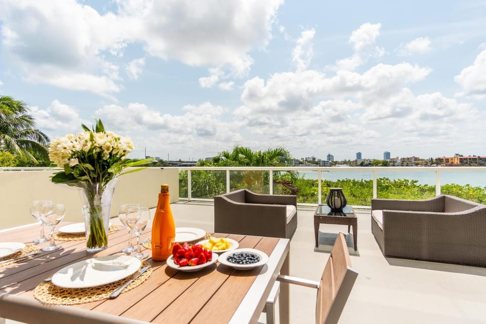 Golden Bay 303 House in Sunny Isles Beach