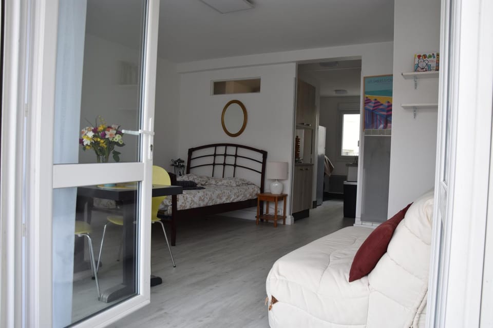 Les Grandes Roches - Studio et balcon plage à pied Apartment in Château-d'Olonne