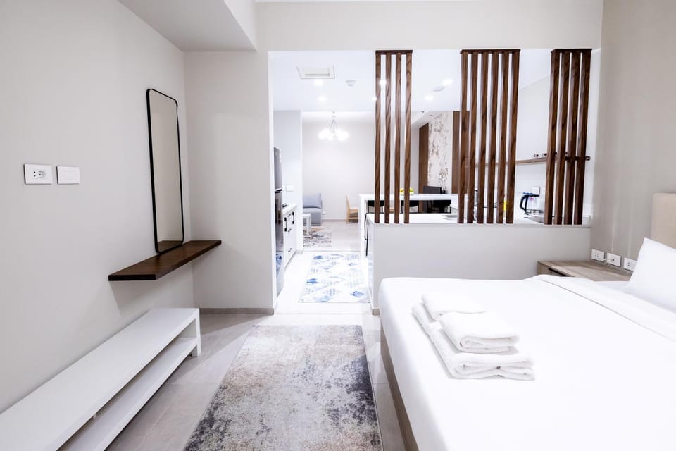 Bed, towels