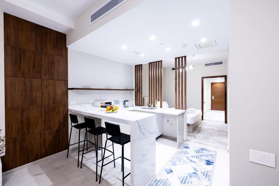 Bed, Living room, Photo of the whole room, Seating area, Dining area, air conditioner