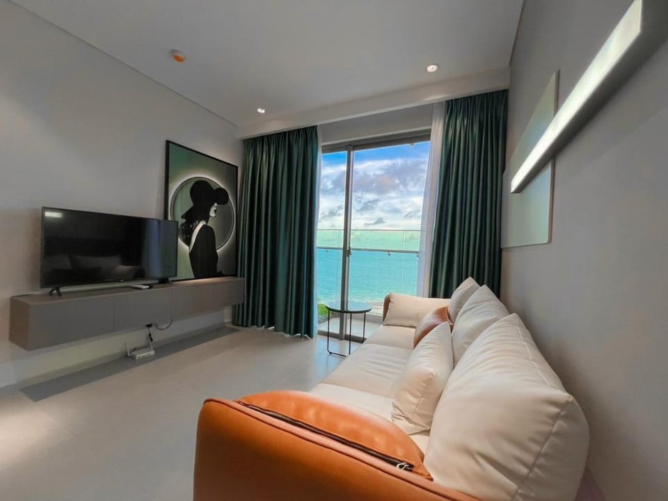 Communal lounge/ TV room, Living room, Evening entertainment, Sea view