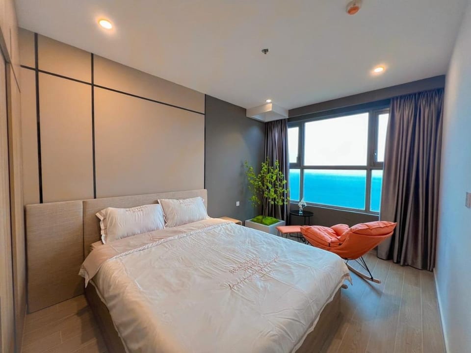 Photo of the whole room, Bedroom, Sea view