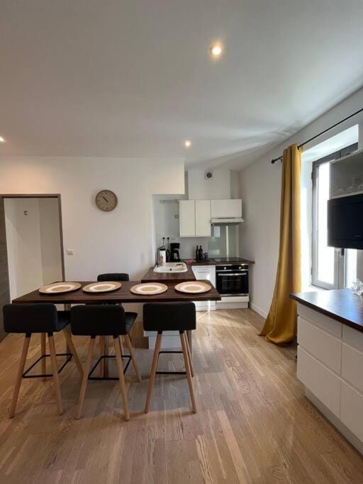 Kitchen or kitchenette, Dining area, pet friendly, stove