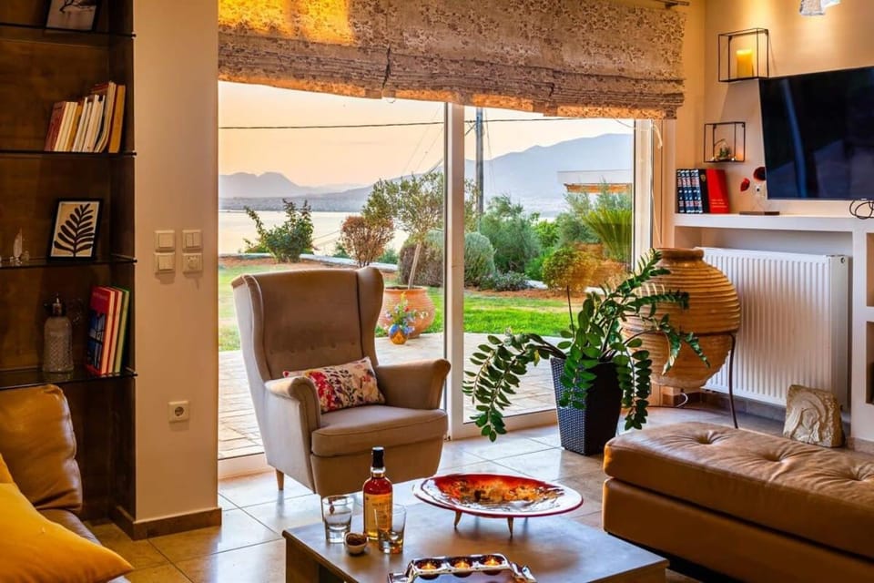 Garden, TV and multimedia, Living room, Seating area