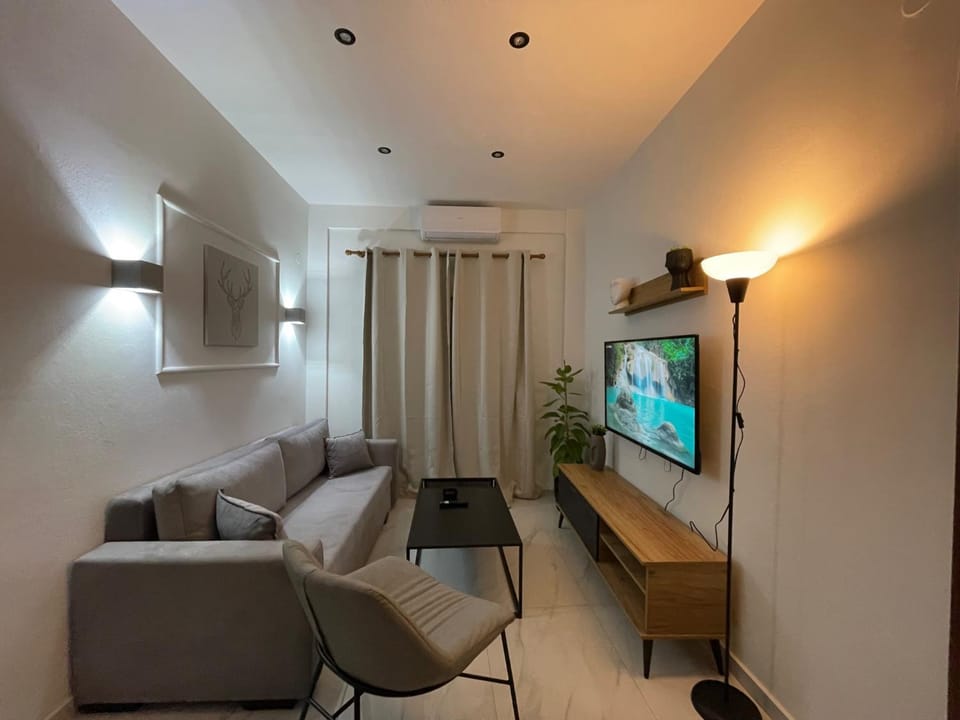 TV and multimedia, Living room, Seating area, Evening entertainment