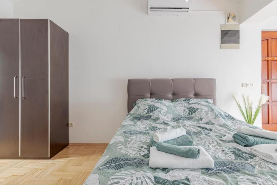 Warm house full of green ambient,joy and comfort Apartment in City of Zagreb