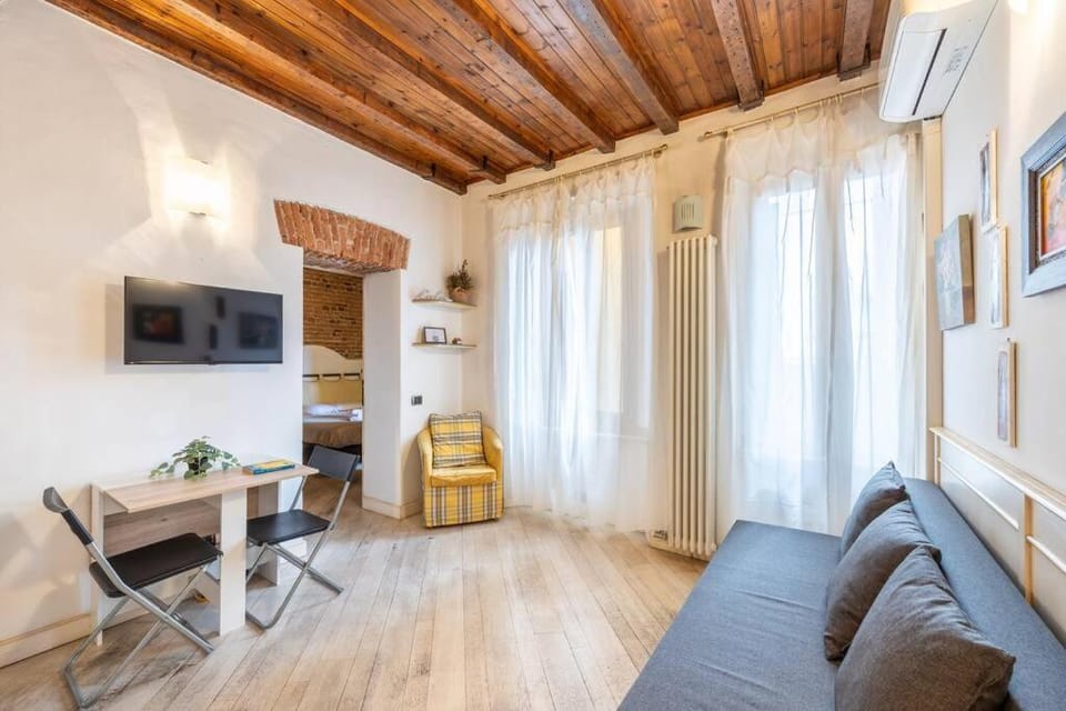 Colonne's Nest - Cozy and Silent with AC Apartment in Milan