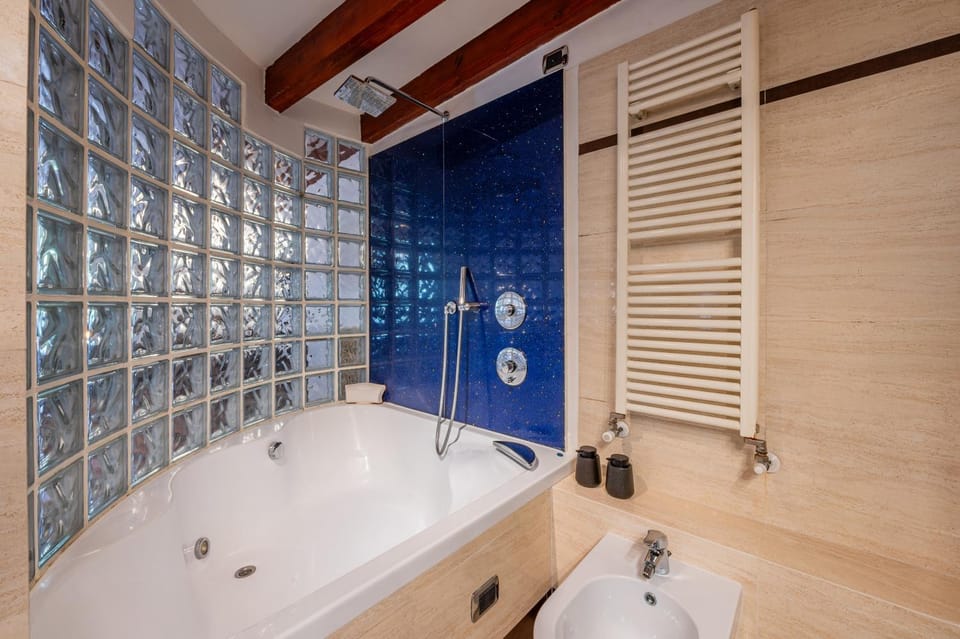 De Amicis' Nest - City Center Apartment in Milan