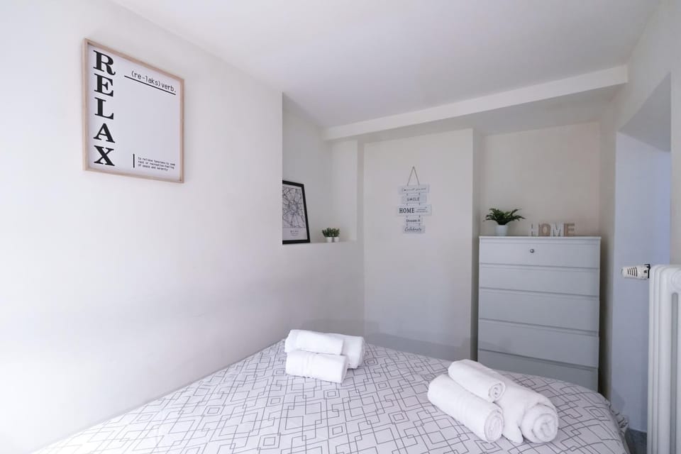 Ambrogio's Nest - Modern close to Cadorna Station Apartment in Milan