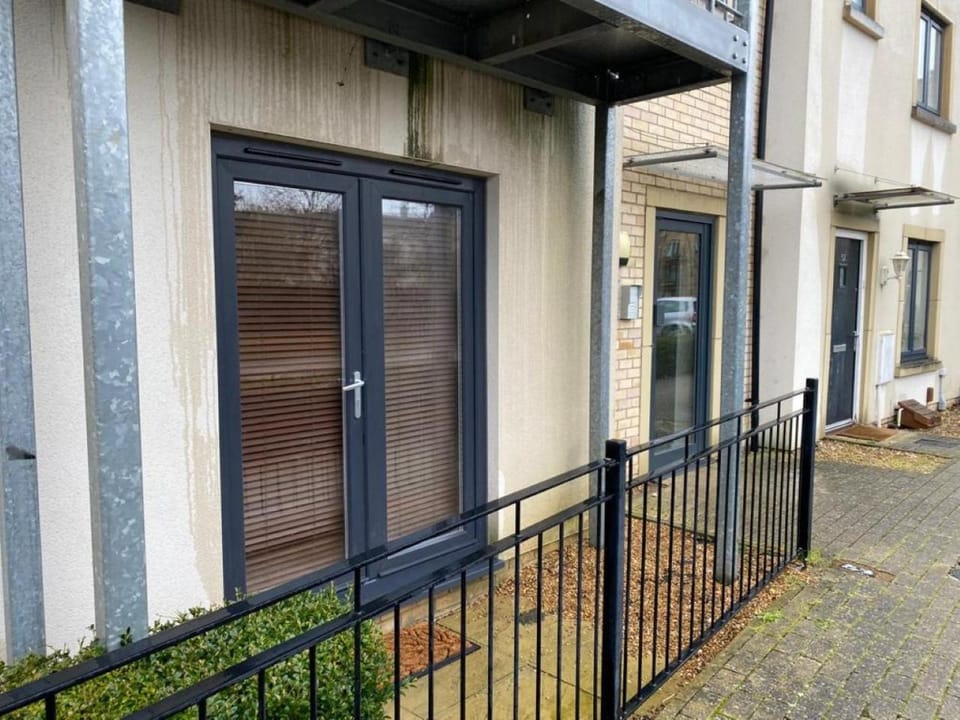 Property building, Day, Neighbourhood