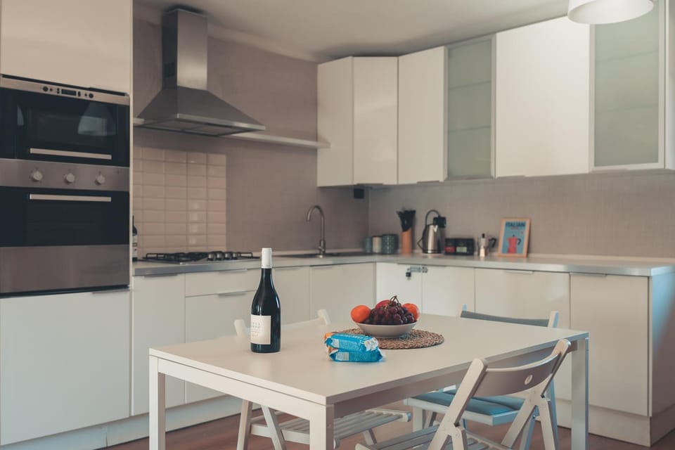 Kitchen or kitchenette, Dining area, pet friendly, stove