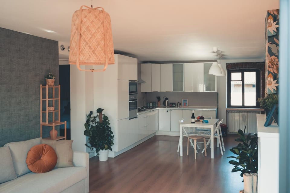 Kitchen or kitchenette, Dining area, stove