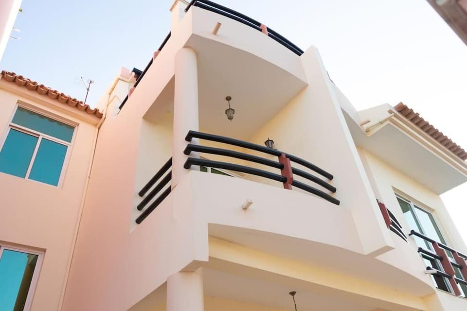 3 bedroom apt, FREE WIFI & AC, Cidadela - LCGR Apartment in Praia