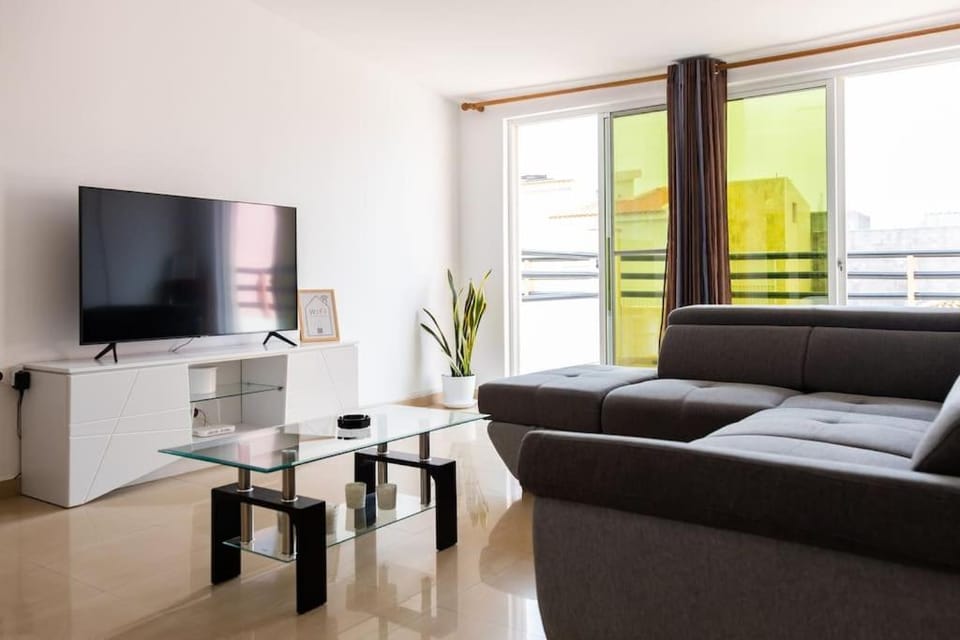 3 bedroom apt, FREE WIFI & AC, Cidadela - LCGR Apartment in Praia