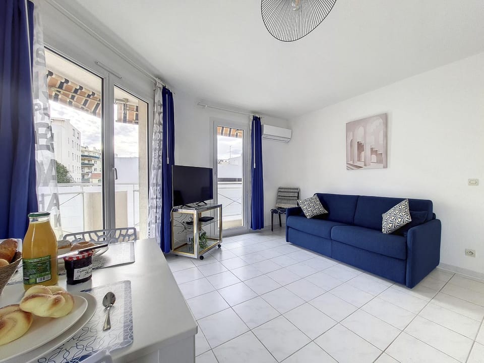 TV and multimedia, Living room, Dining area
