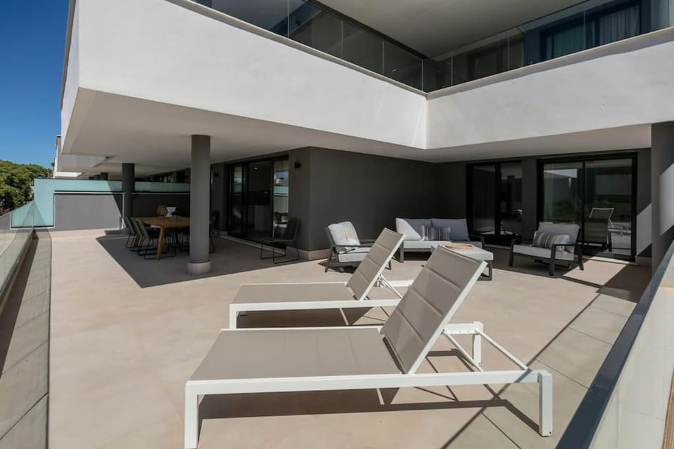 Amazing 4 bedroom Apt with pools + gym - RDR269 Apartment in Costa del Sol