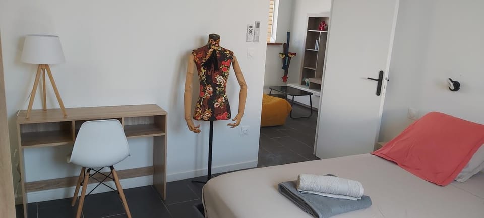 Bed, Seating area, Bedroom