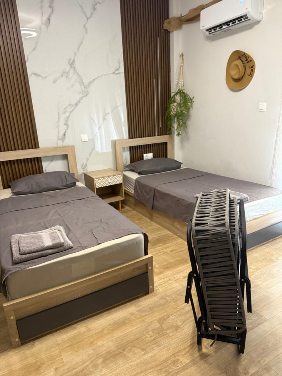 Bed, Photo of the whole room, Bedroom, air conditioner