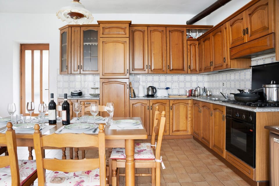 Property building, Kitchen or kitchenette, Living room