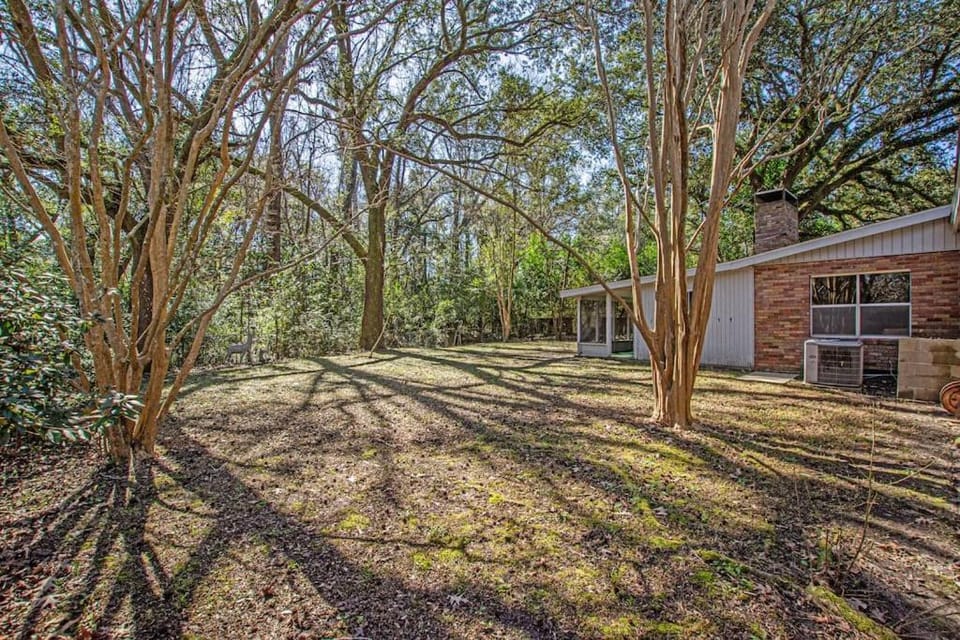 Property building, Day, Natural landscape, Garden view