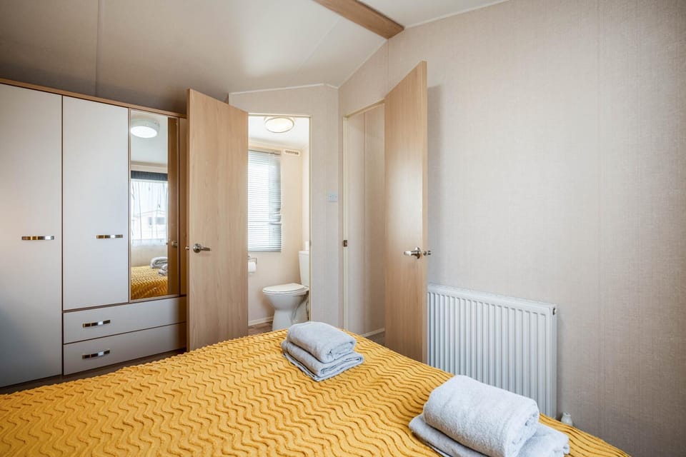 Toilet, Bed, Bathroom